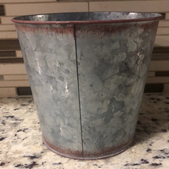 Farmhouse Galvanized Metal Farm Fresh Flowers And Garden Planter Pot Home Decor - Picture 3 of 9